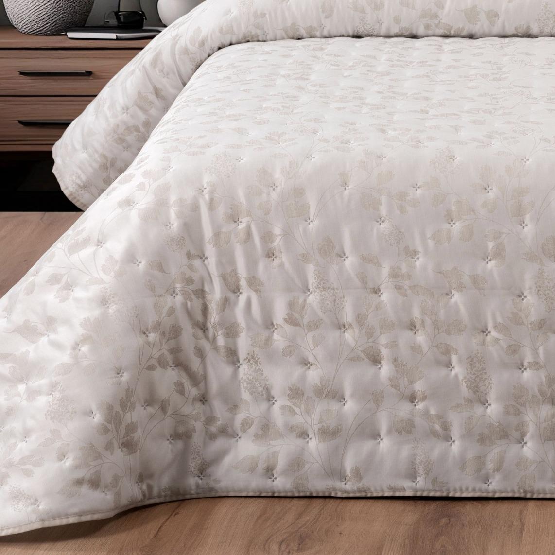 Colcha Valerie de Jacquard Floral con Dos Cojines Rellenos de 40x60 cm - Elegancia y Comodidad para Tu Hogar