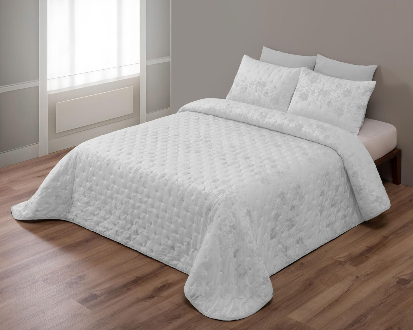 Colcha Rosalie  Jacquard Elegante con Cojines  Medida 250x270 cm + 2 Cojines Rellenos