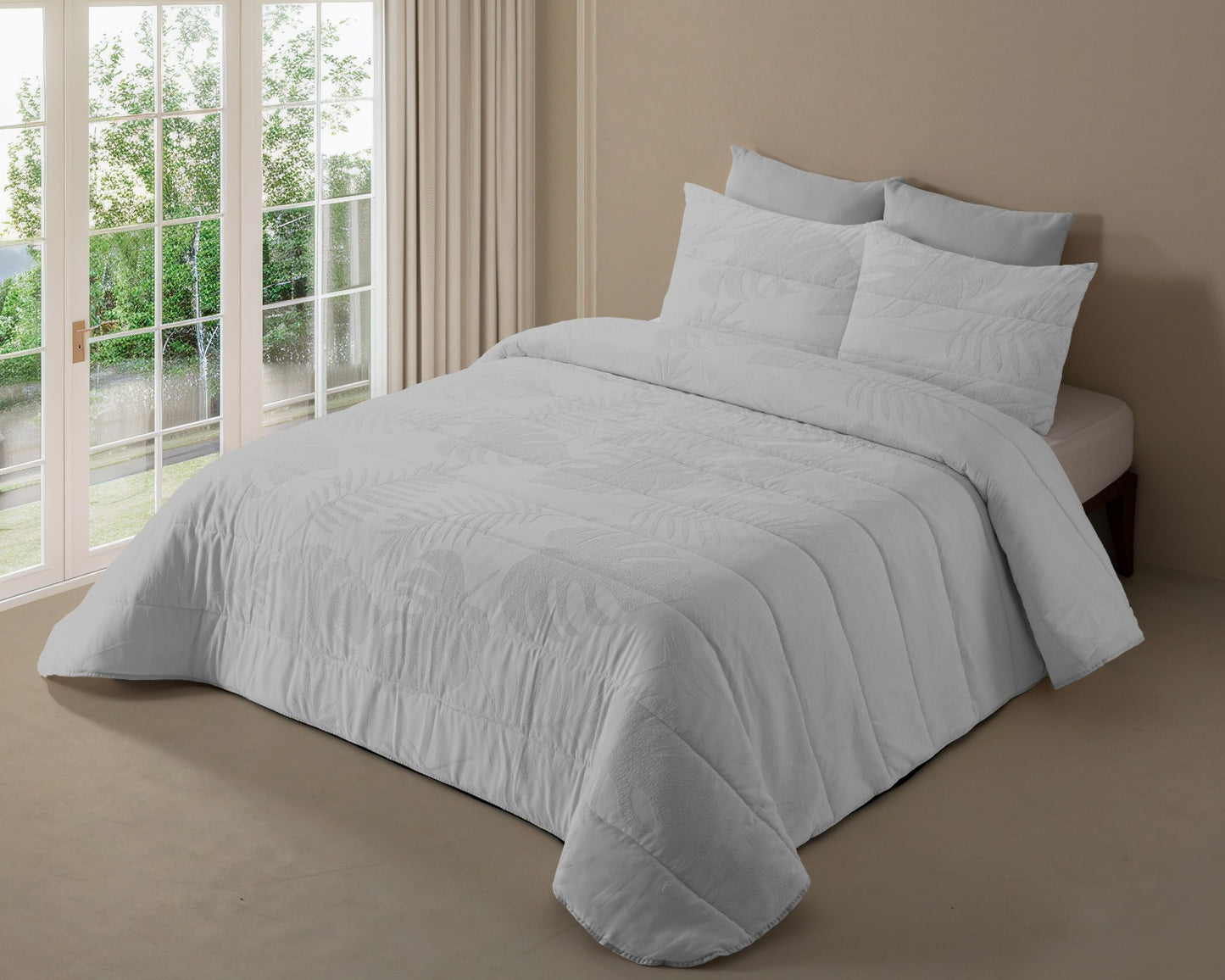 Colcha Noémie  Jacquard de Terciopelo con Relieve  Medida 250x270 cm + 2 Cojines Rellenos