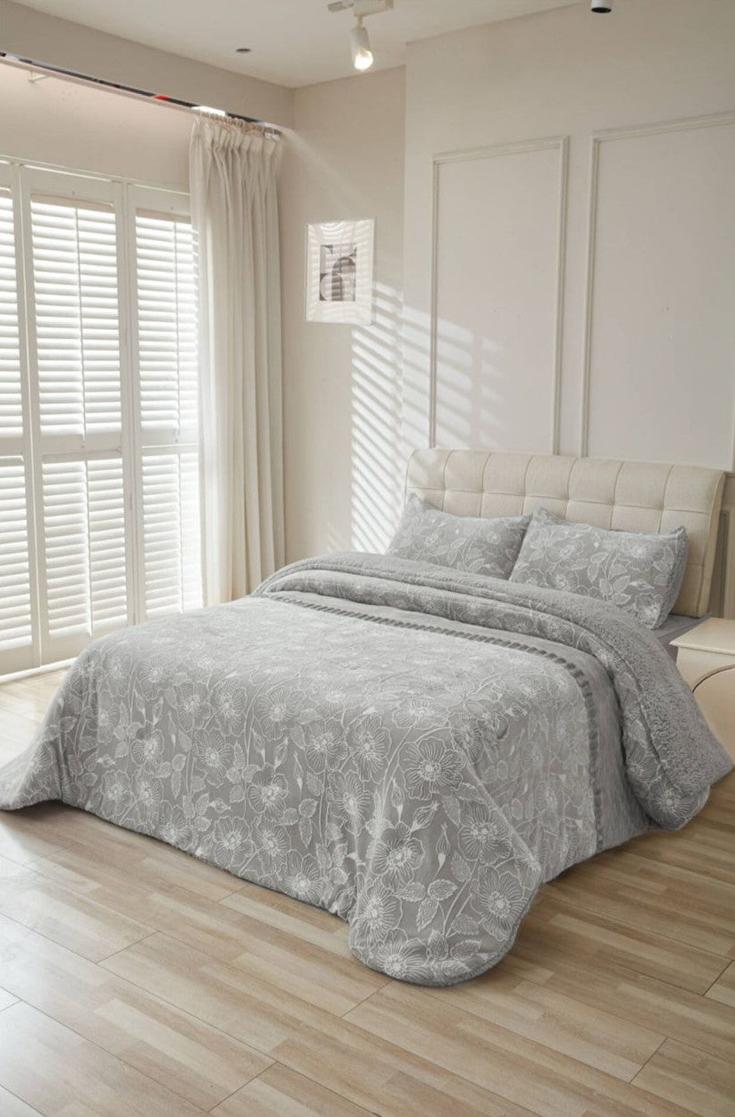 Edredón Sherpa LOIRI con Borreguito y Relieve Floral | 750g Ultra Suave | Incluye Fundas de Cojín | Colores Gris y Rosa | Varias Medidas