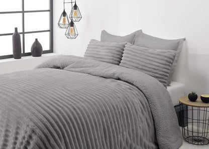 Edredón Sherpa Ultra Suave con 2 Fundas de Cojín - Modelos Rabbit y Macarena - Cálido y Acolchado Invierno (Camas 105/150/180)