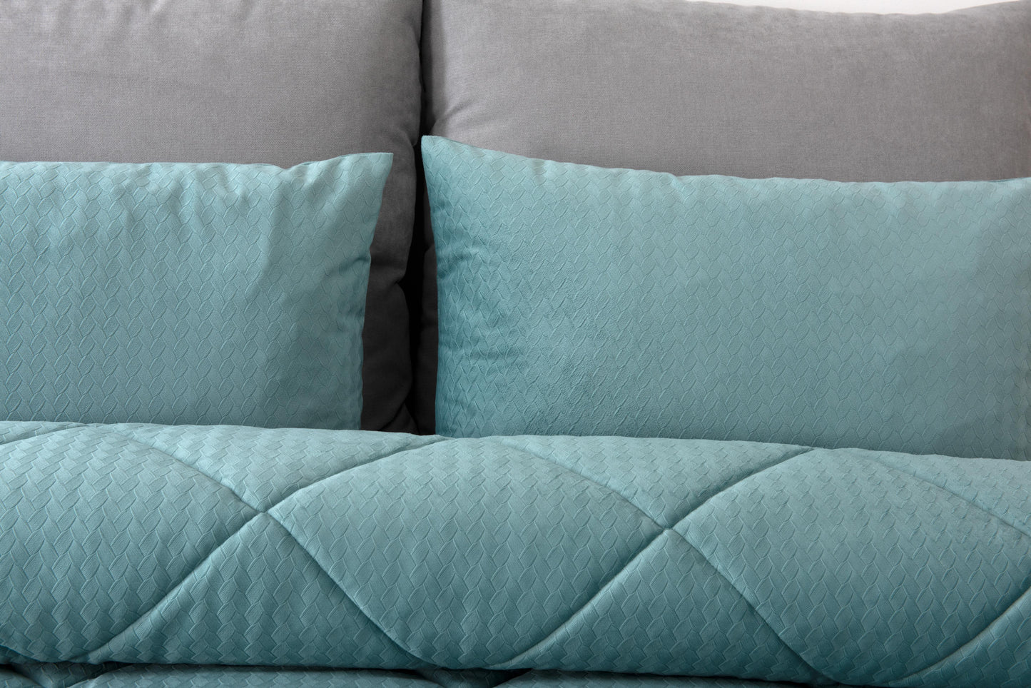 Edredón Aire / Zánate / Amnese con 2 Cojines Rellenos  250x260 cm  Varios Colores