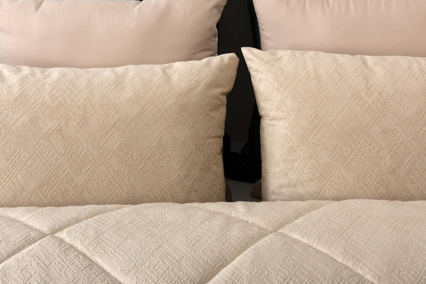 Edredón Aire / Zánate / Amnese con 2 Cojines Rellenos  250x260 cm  Varios Colores