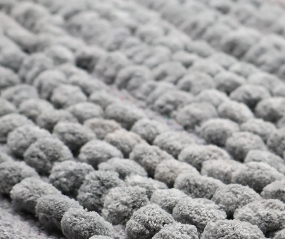 Alfombra Pompom Multifunción – 50x80 cm – Suave y Antideslizante