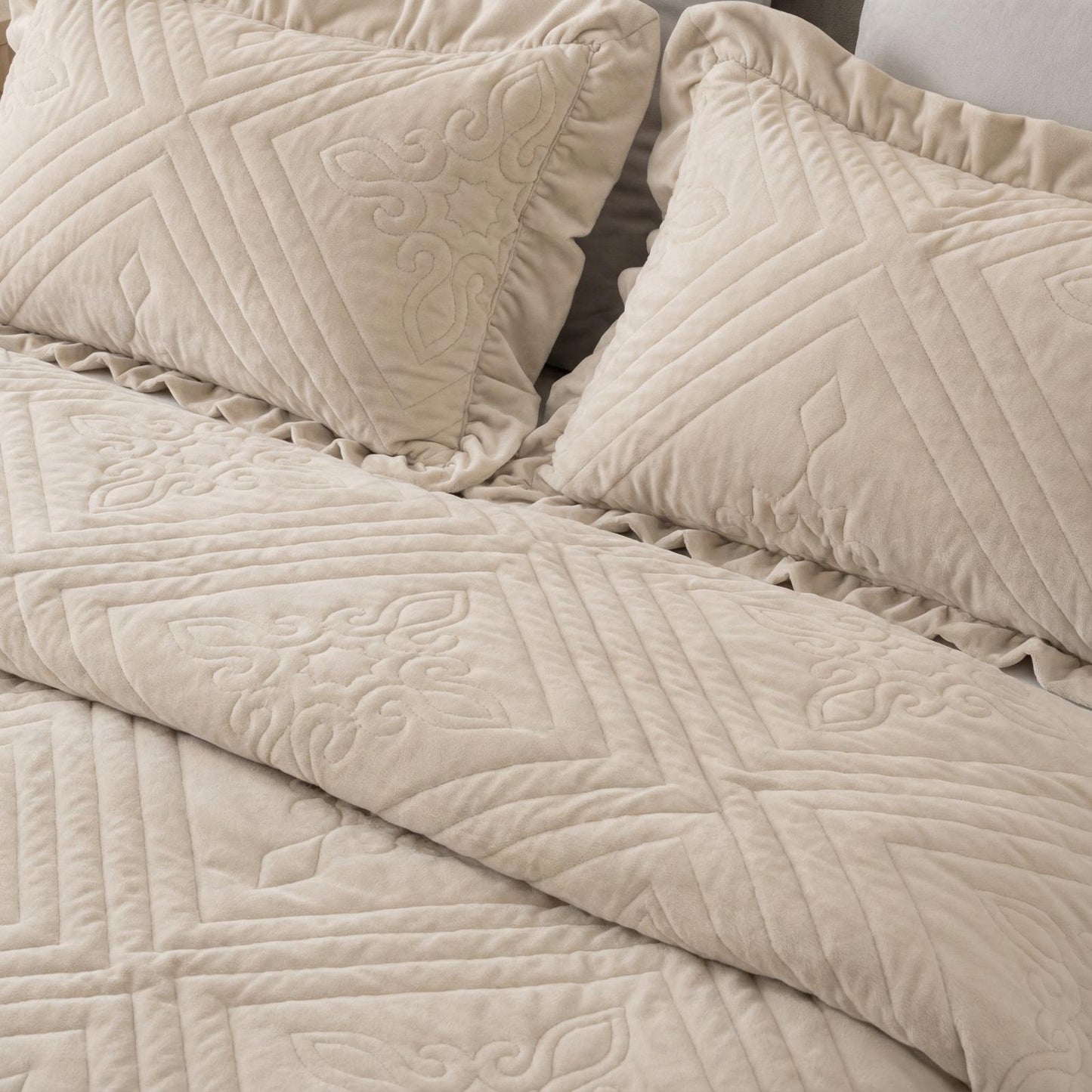 Colcha Bouti Suki – Diseño Elegante y Acabado de Calidad