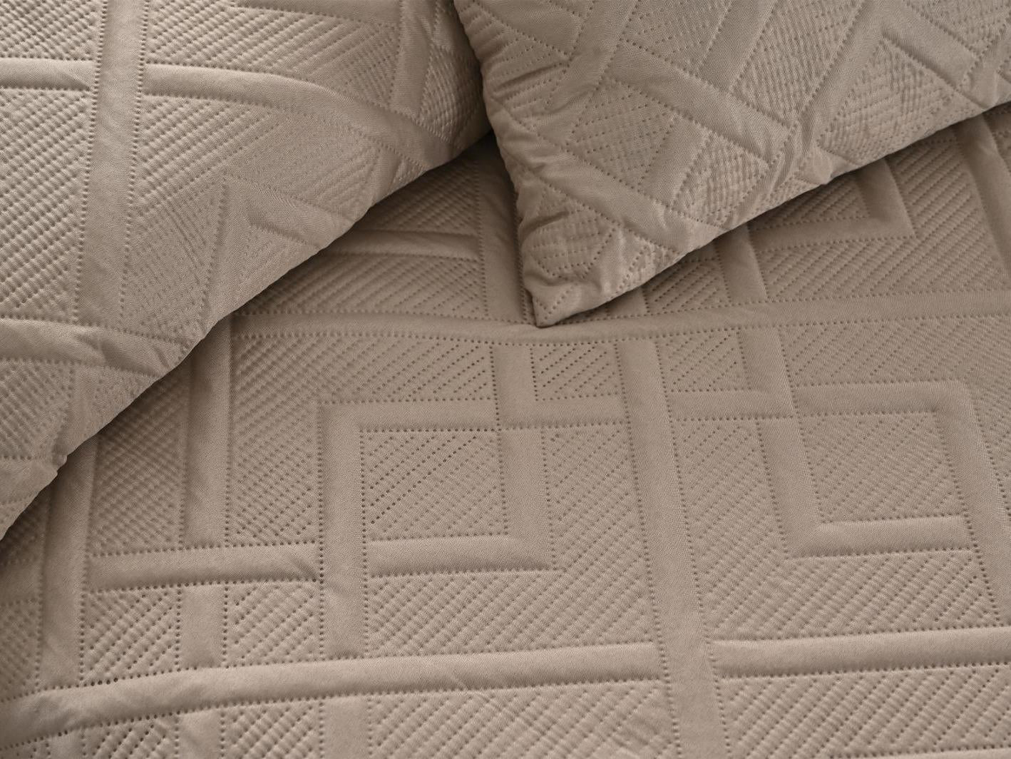 Colcha Claire / Para camas de 150 / Los mejores textiles para tu hogar / LORENA HOGAR