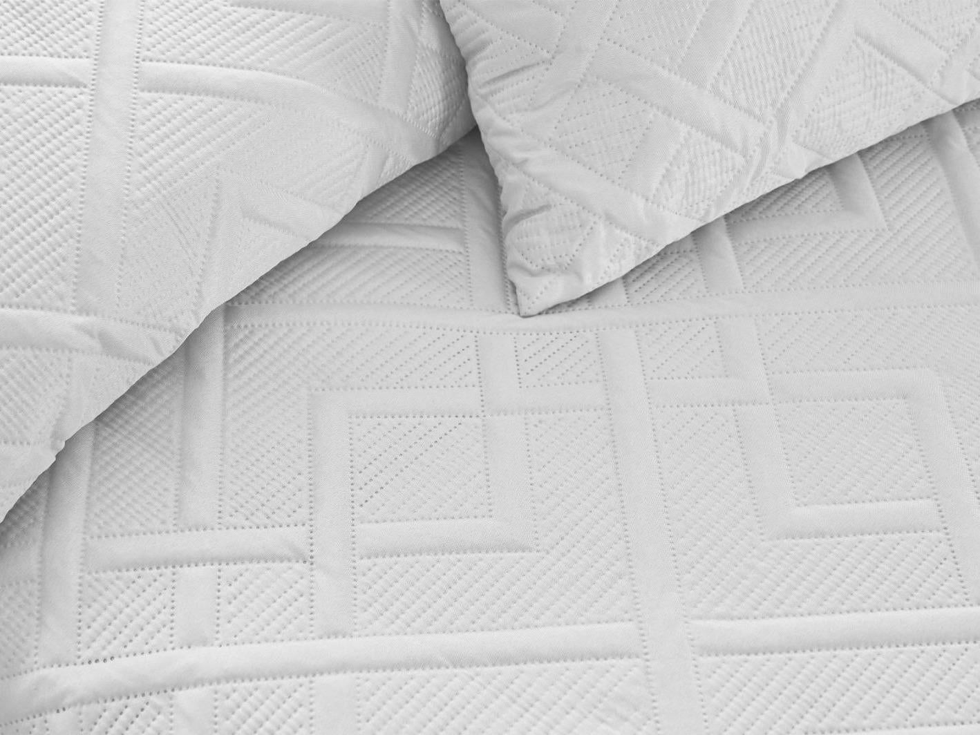 Colcha Claire / Para camas de 150 / Los mejores textiles para tu hogar / LORENA HOGAR