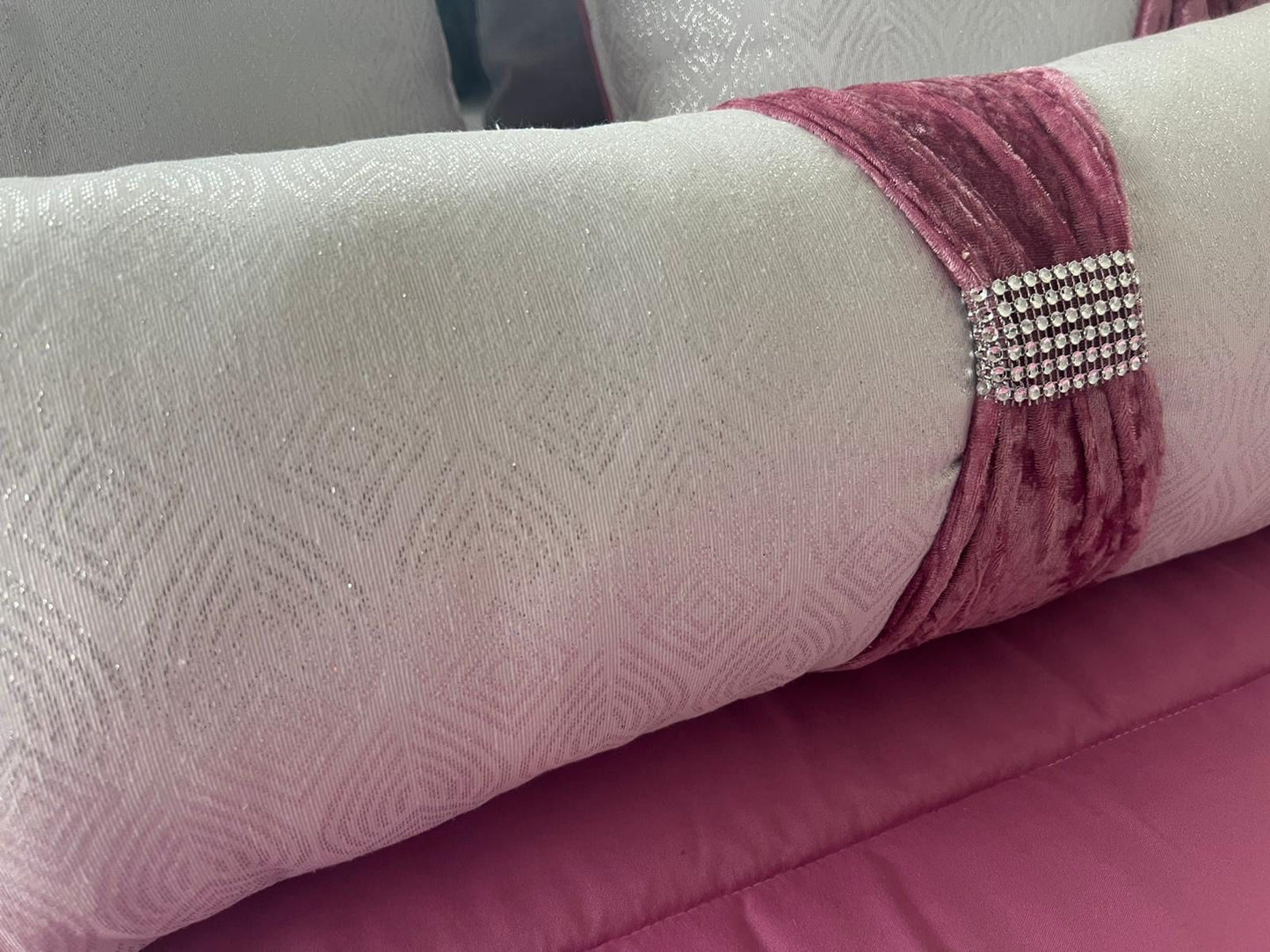 Edredon Crystal Brillo I Medidas 250x260 I Para camas de 150 I Incluye 3 cojines