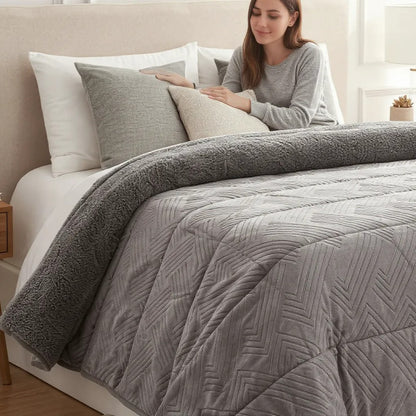 Edredón Fiorenza Jacquard con Sherpa  Elegancia y Calor para tu Invierno