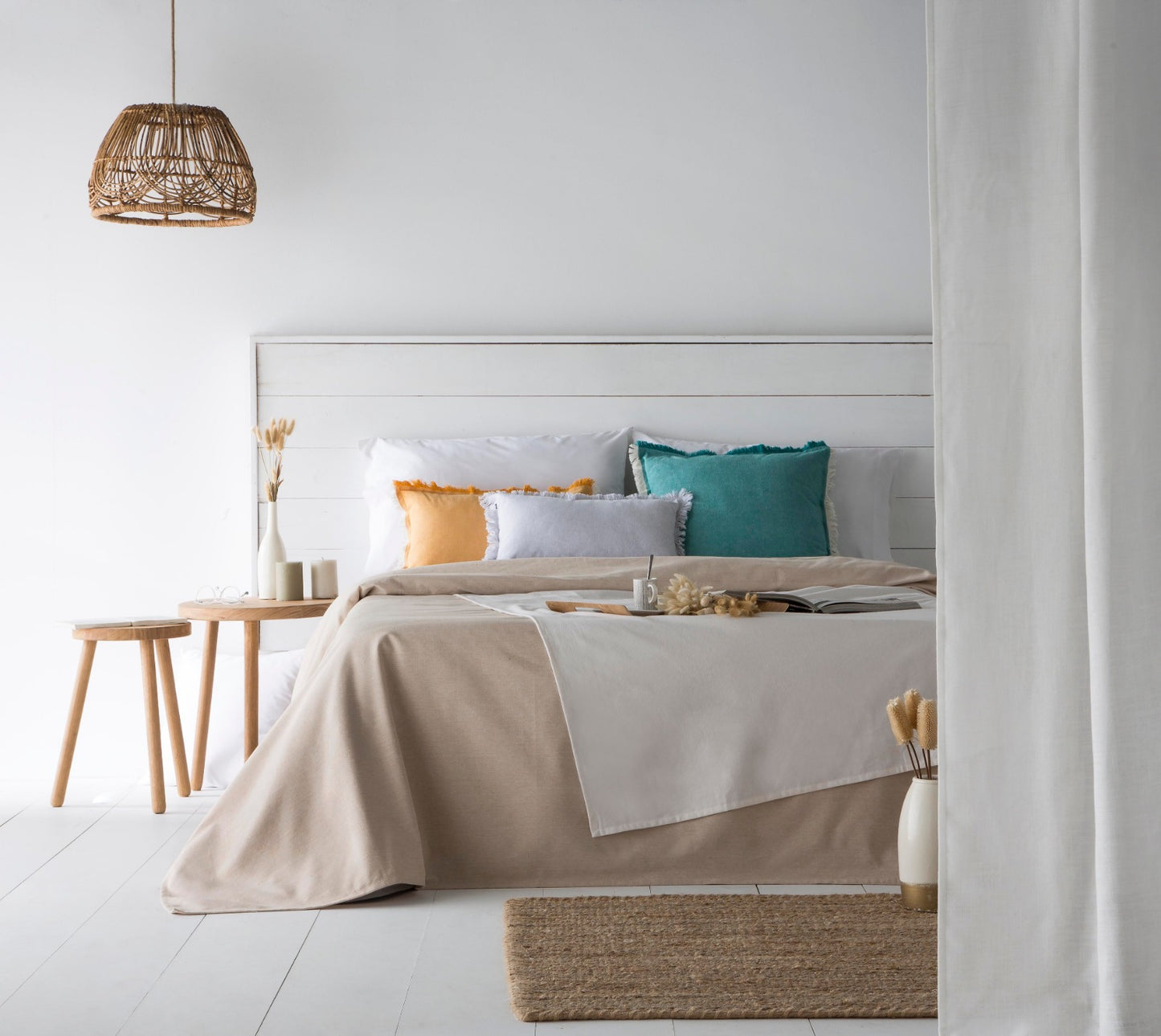 Manta Decorativa Kasia  Colores Naturales y Elegantes